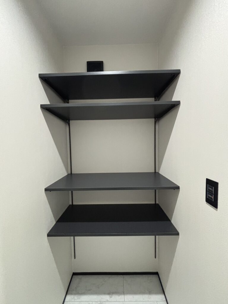 泉佐野市新築の可動棚