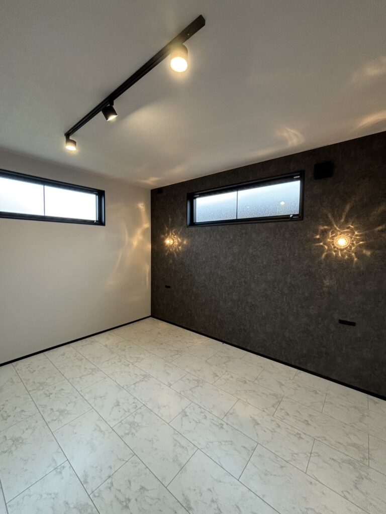 泉佐野でスポットライトのあるお部屋