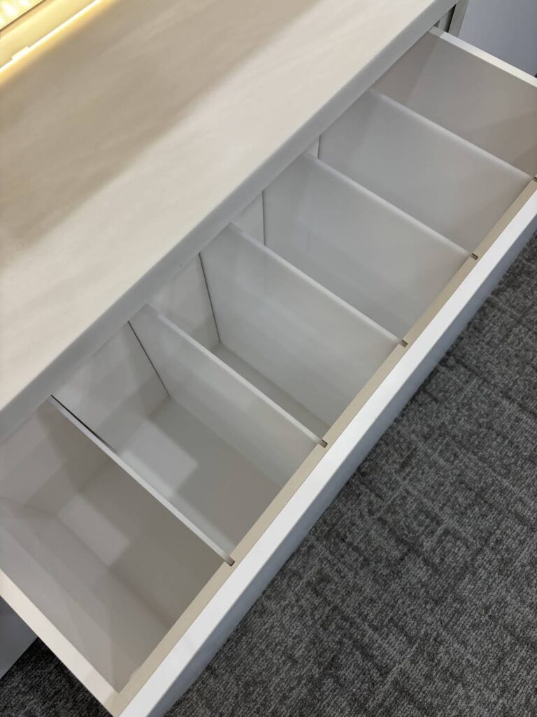 収納たっぷりの造作家具