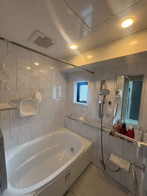 和泉市で大理石調の浴室