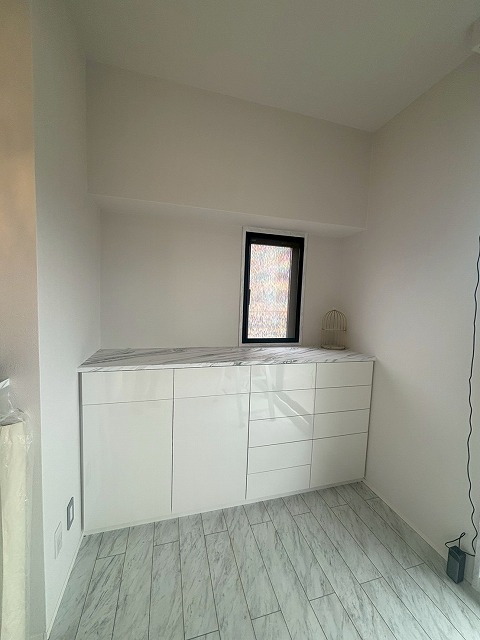 和泉市で白を基調とした内装